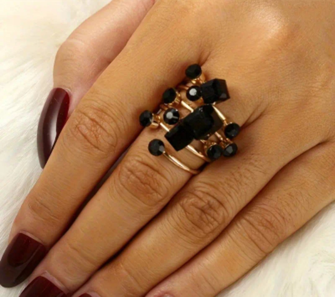 bague Hanaé avec ses strass géométriques