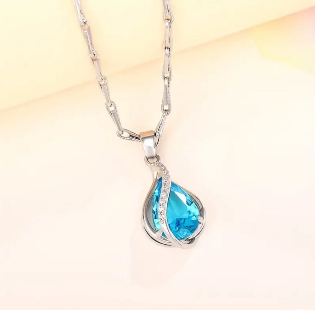 Collier Saphir bleu argenté