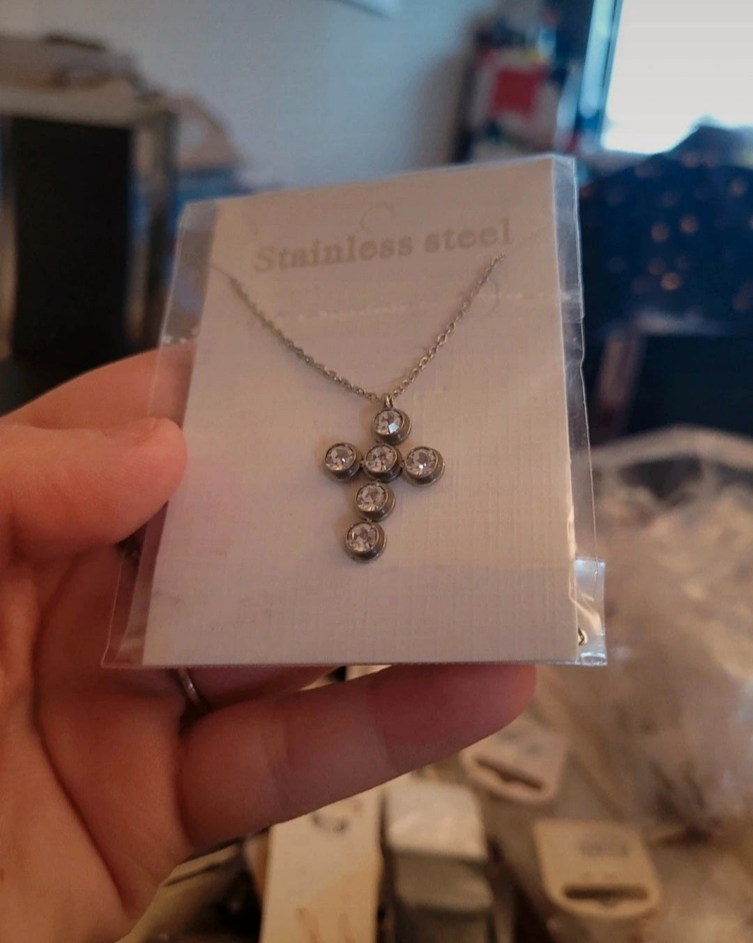 Collier croix strass blanc
