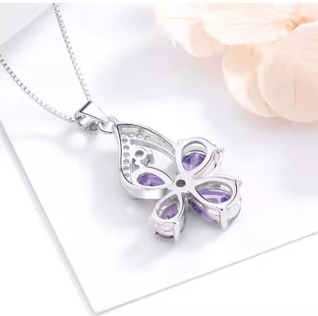 Collier Xena fleur violette strass
