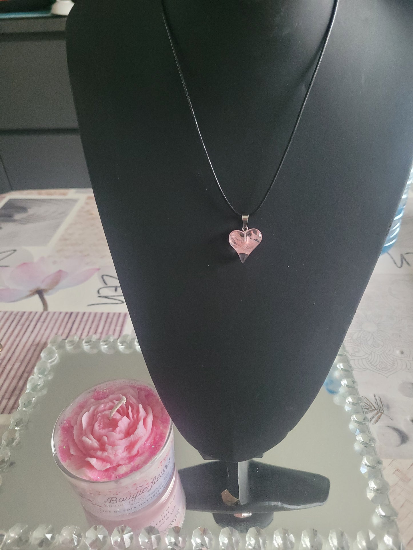 Collier en verre cœur rose