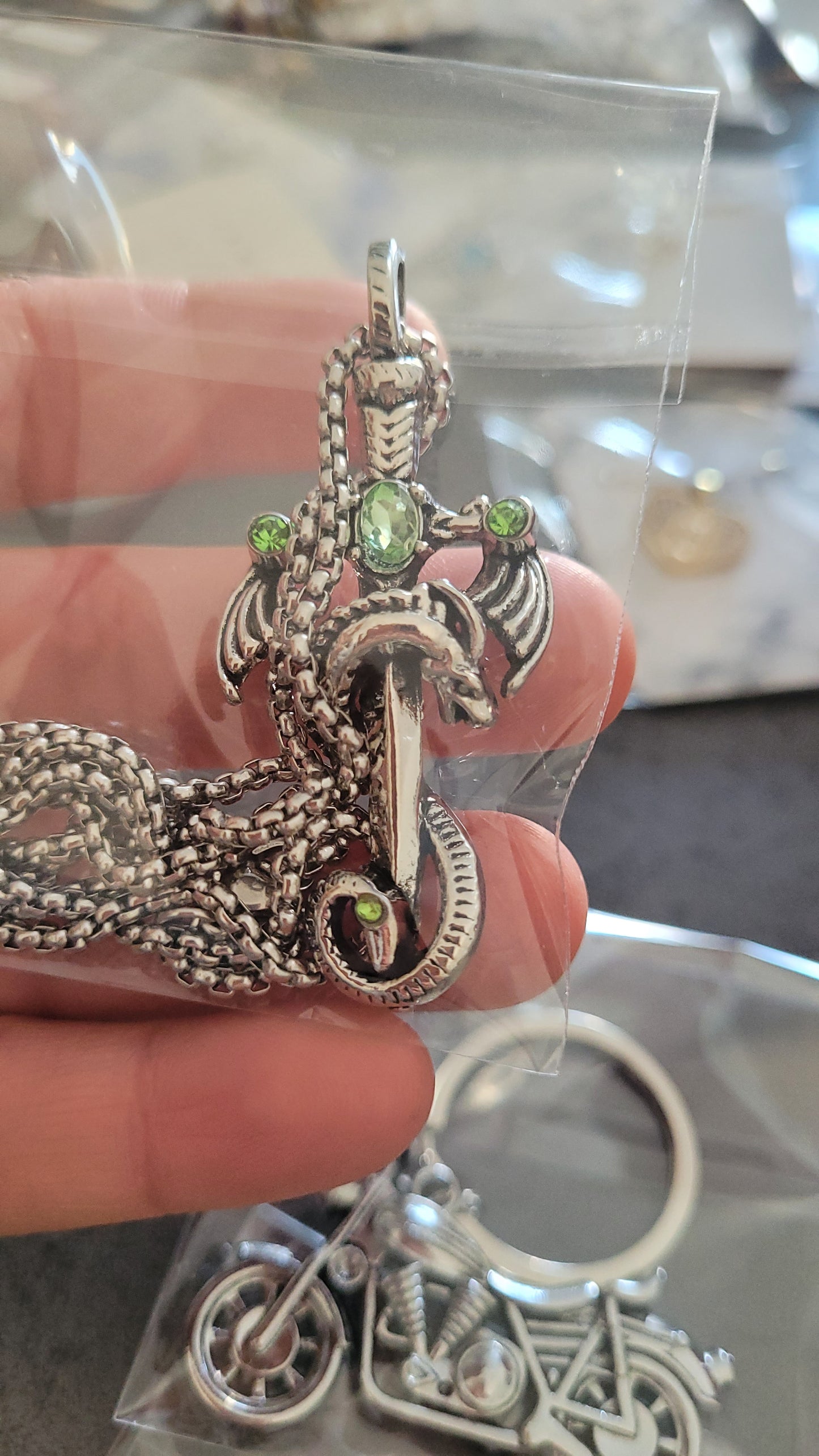 Collier dragon strass vert