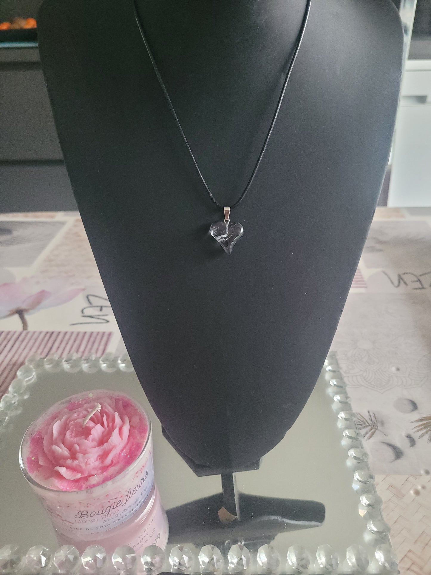Collier en verre cœur noir
