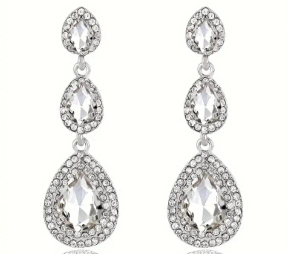 boucles Chanel pendante strass grise