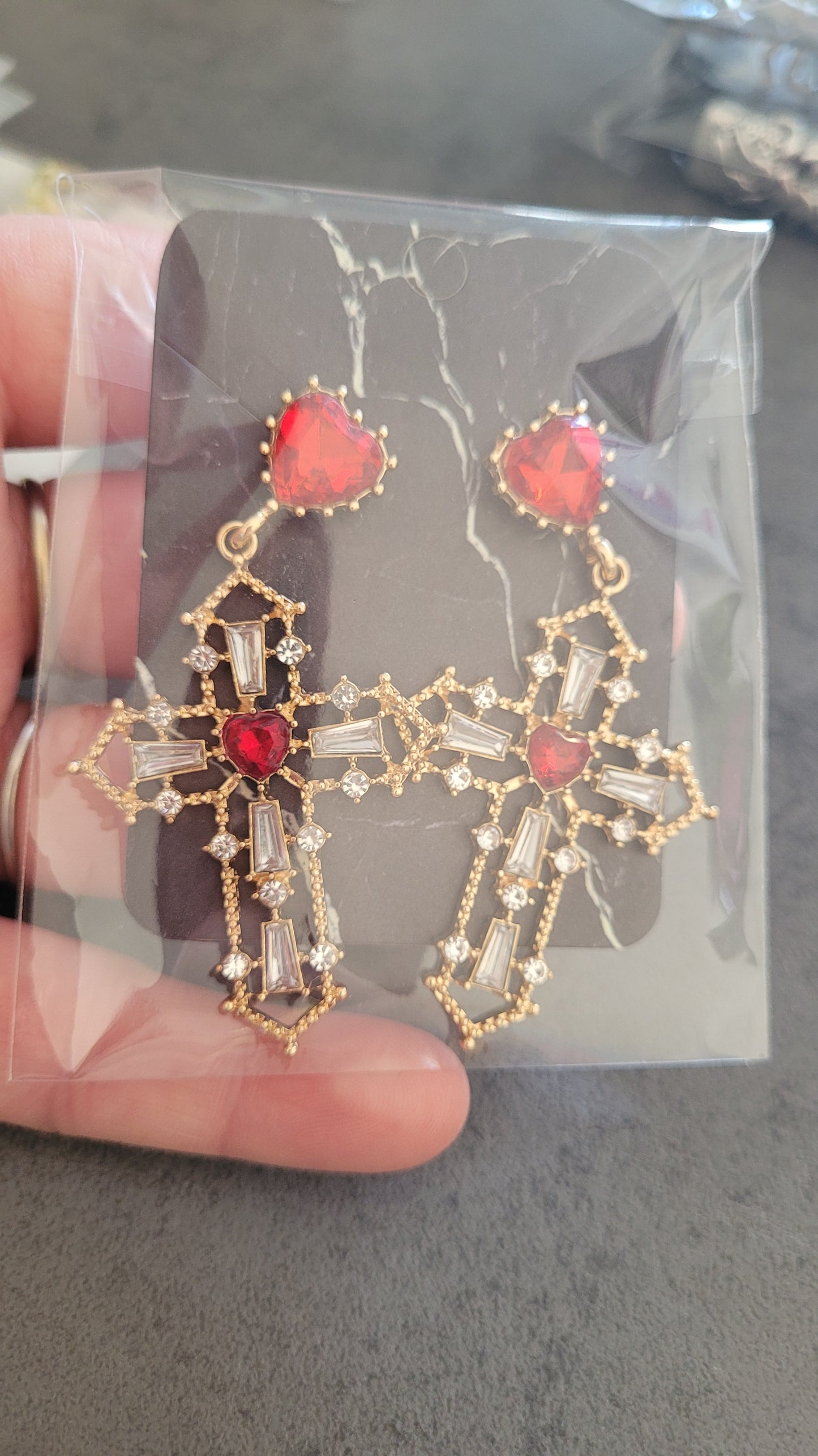 boucles croix doré perle rouge