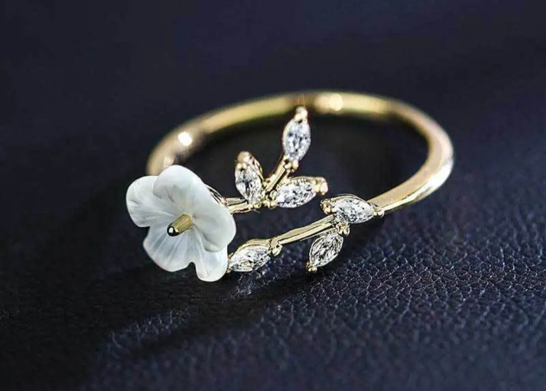 Bague Lolita design fleur doré