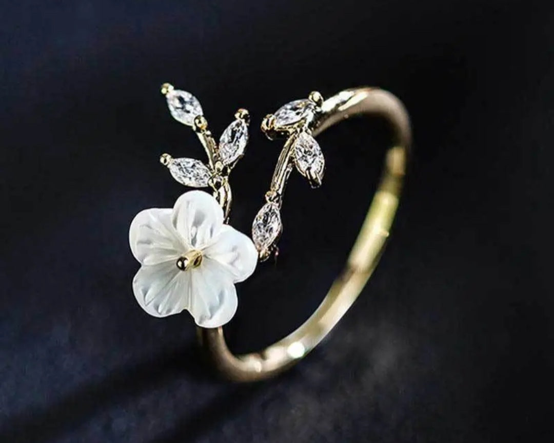 Bague Lolita design fleur doré