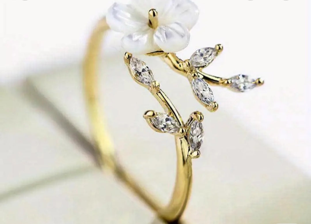 Bague Lolita design fleur doré