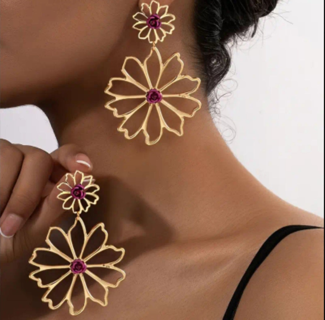 Boucle Kelly fleur creuse doré