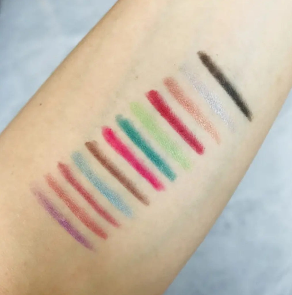 12 crayons eyeliners