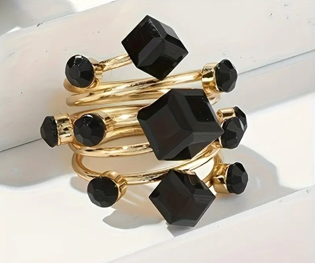 bague Hanaé avec ses strass géométriques