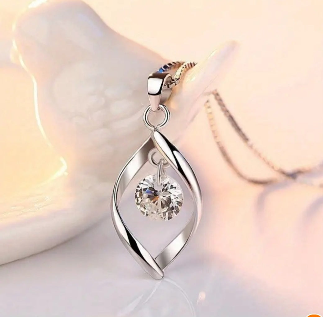 Collier Valentine argenté et strass