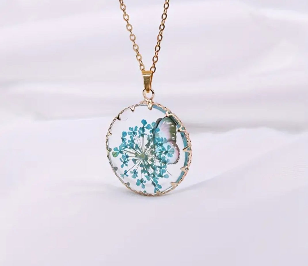 Collier Léona rond papillon fleur bleu