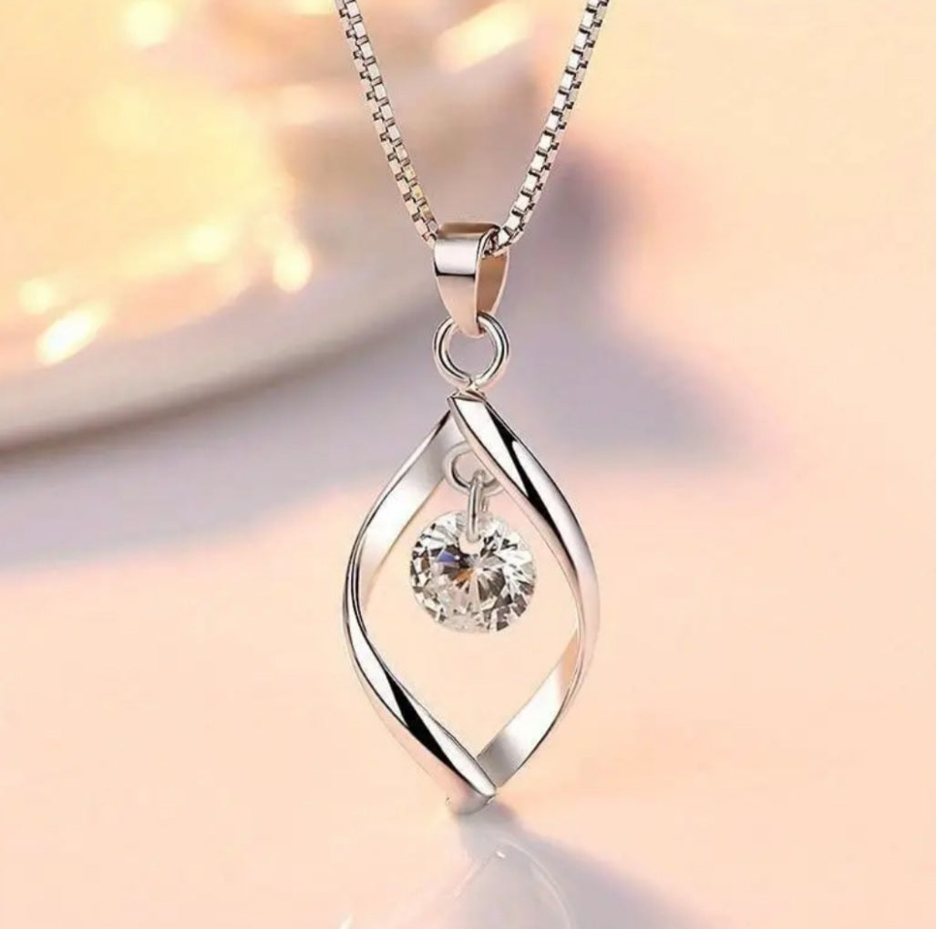 Collier Valentine argenté et strass