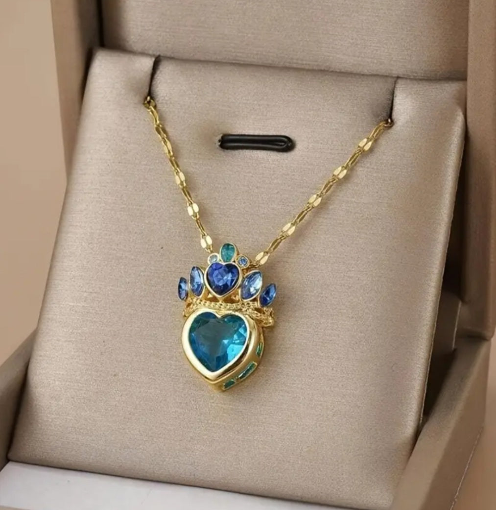 Collier Zaina coeur avec couronne