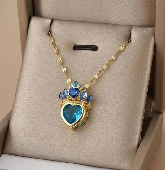 Collier Zaina coeur avec couronne