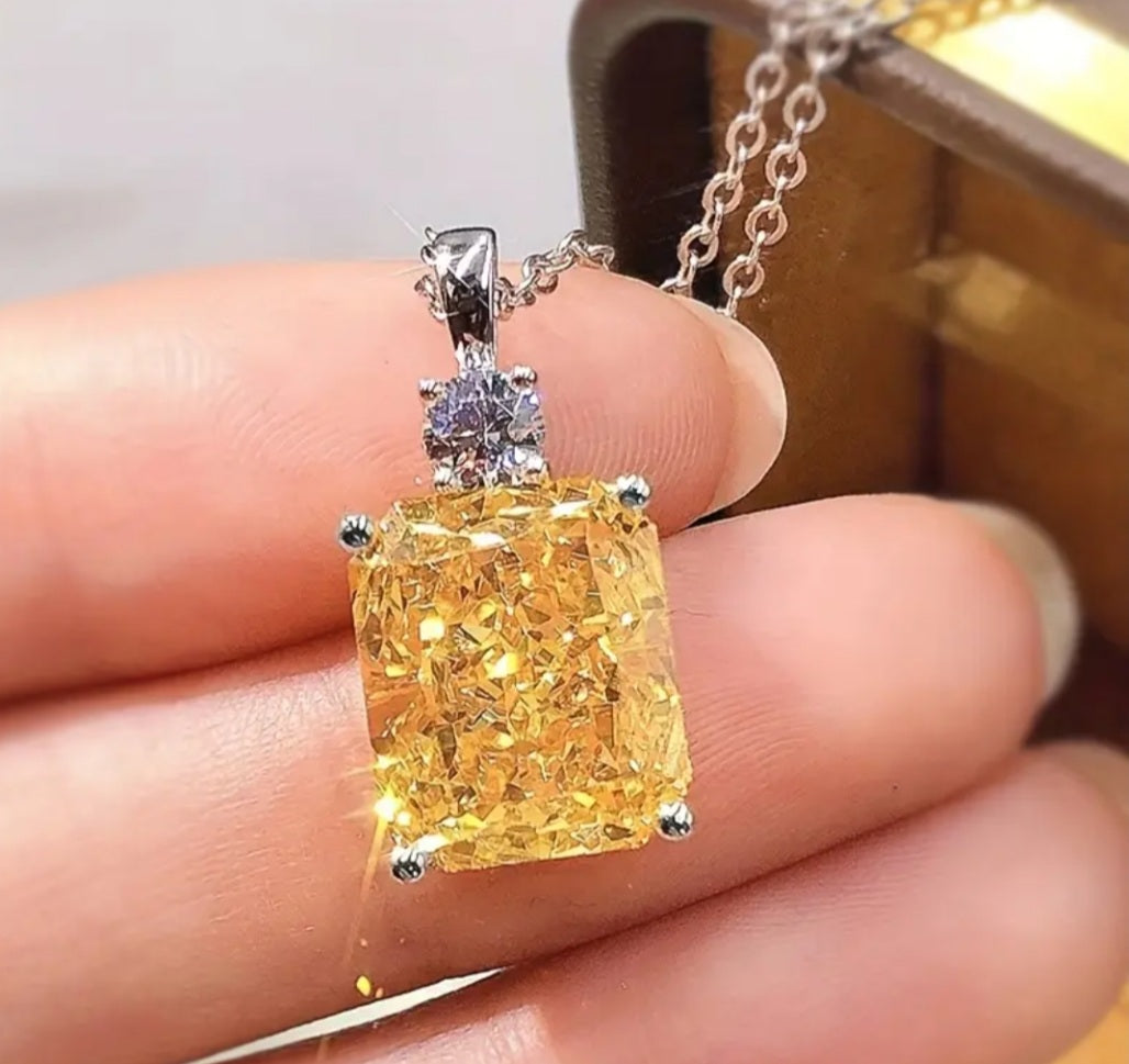 Collier Adriana bouteille parfum