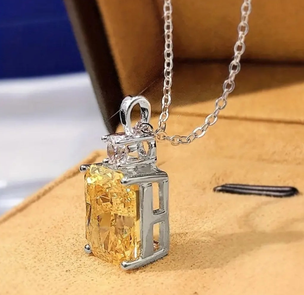 Collier Adriana bouteille parfum