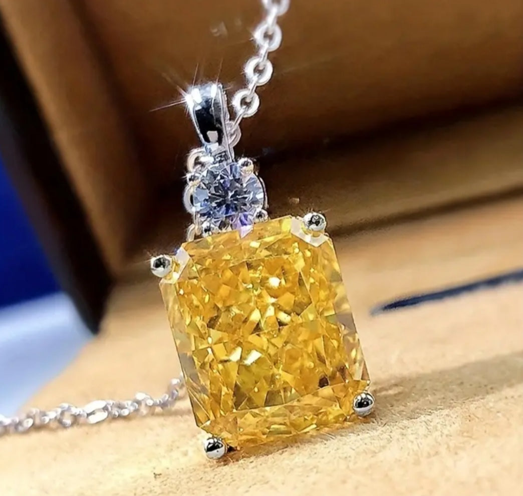 Collier Adriana bouteille parfum