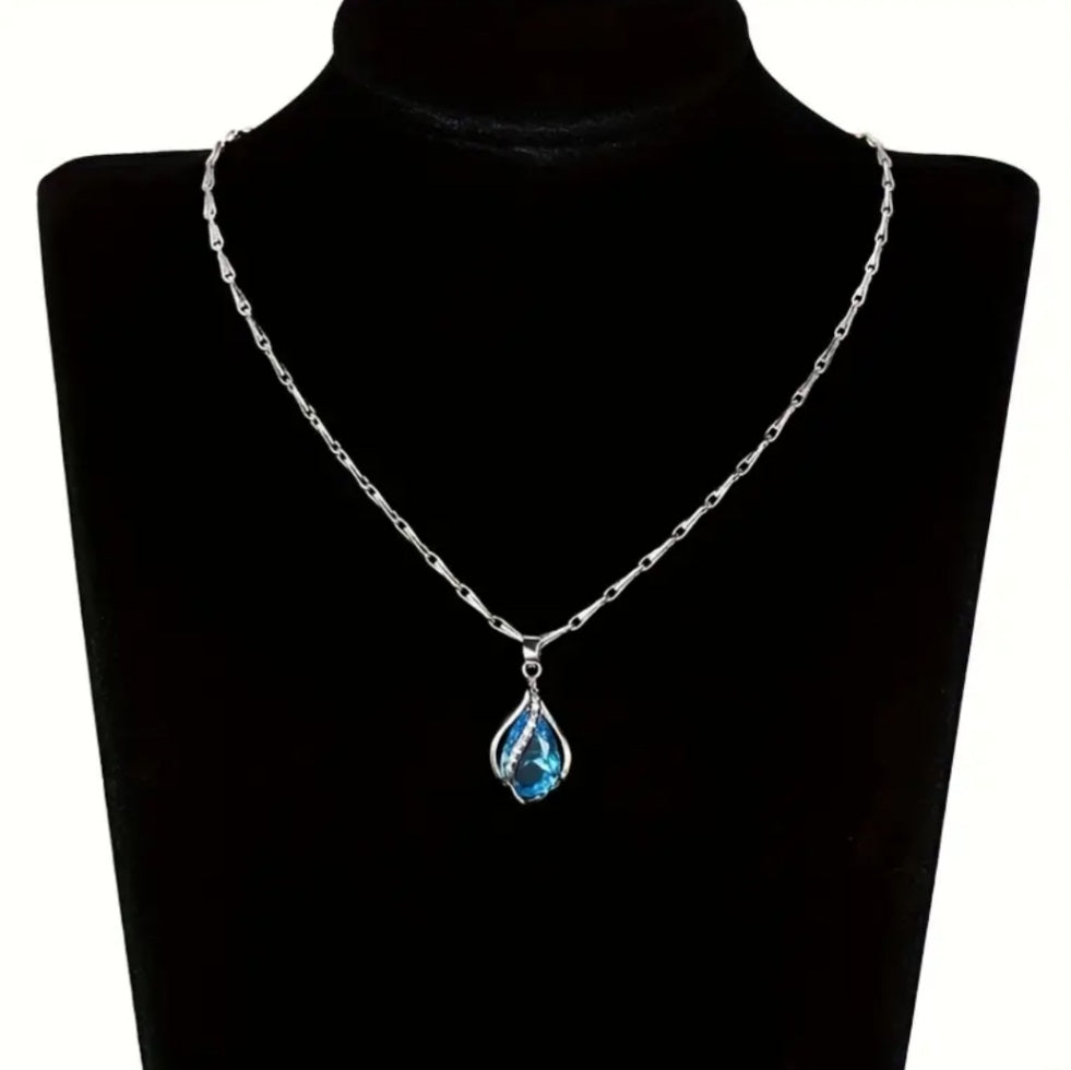 Collier Saphir bleu argenté