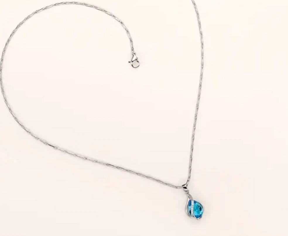 Collier Saphir bleu argenté