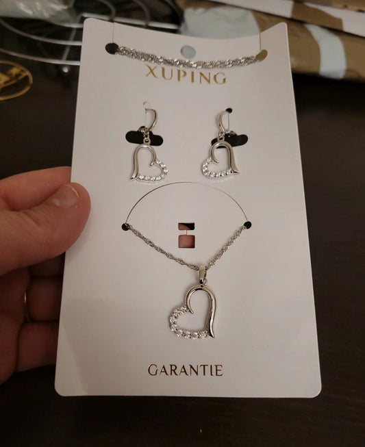 Parure collier et ses boucles coeur strass