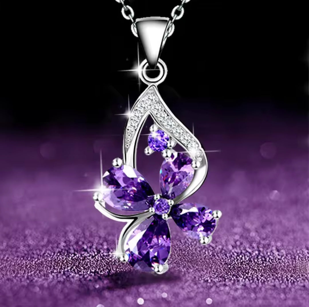 Collier Xena fleur violette strass