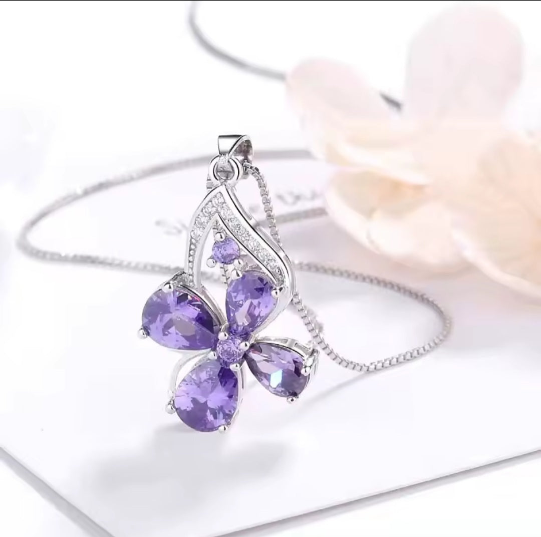 Collier Xena fleur violette strass