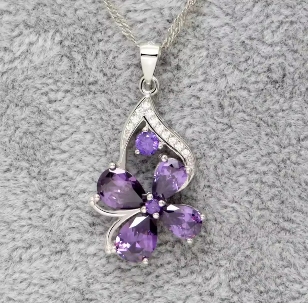 Collier Xena fleur violette strass