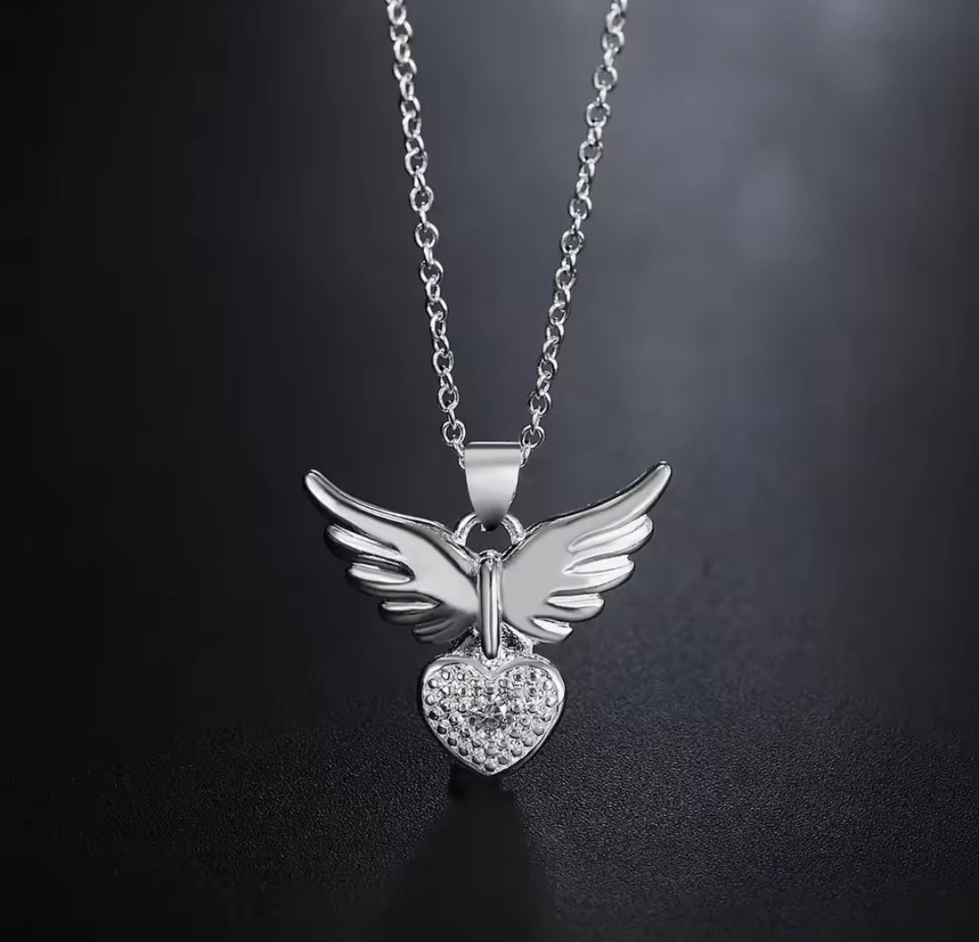 Collier Angele coeur avec ses ailes