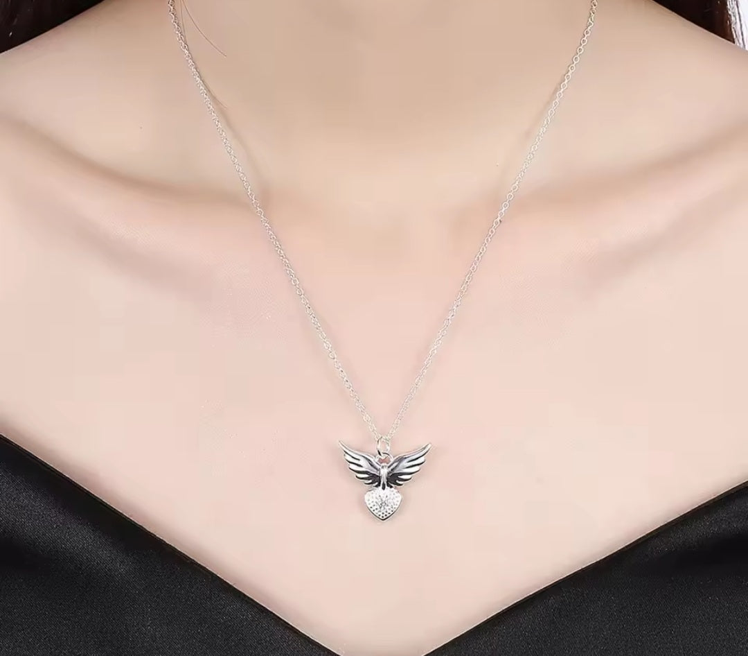 Collier Angele coeur avec ses ailes