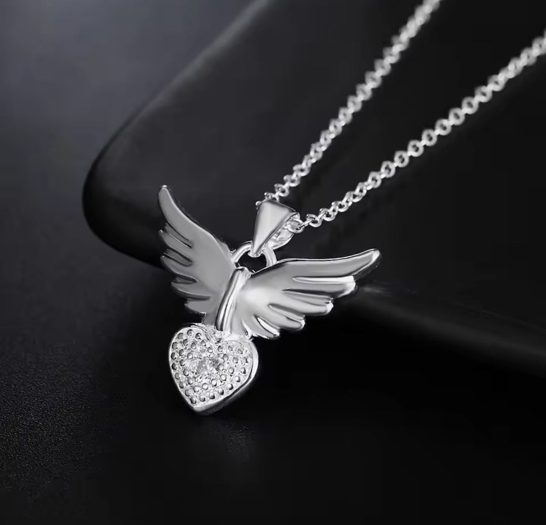 Collier Angele coeur avec ses ailes