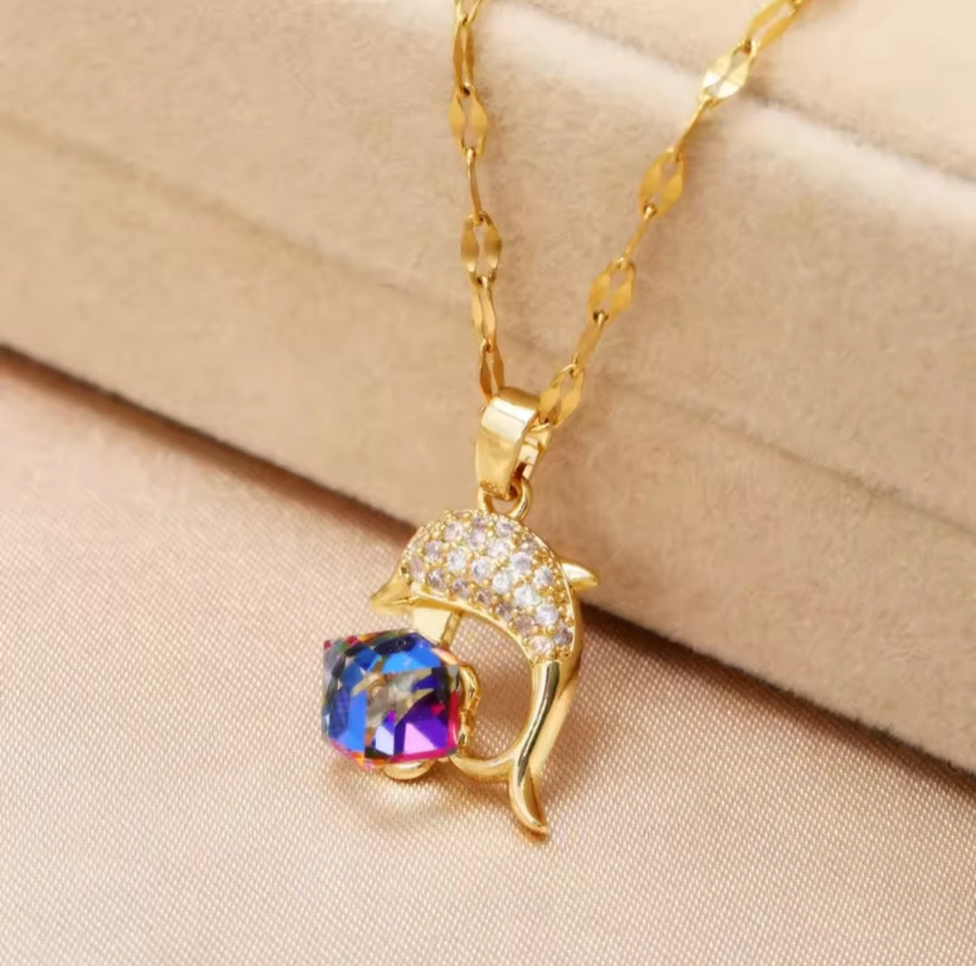 Collier Stéphanie dauphin doré avec cube
