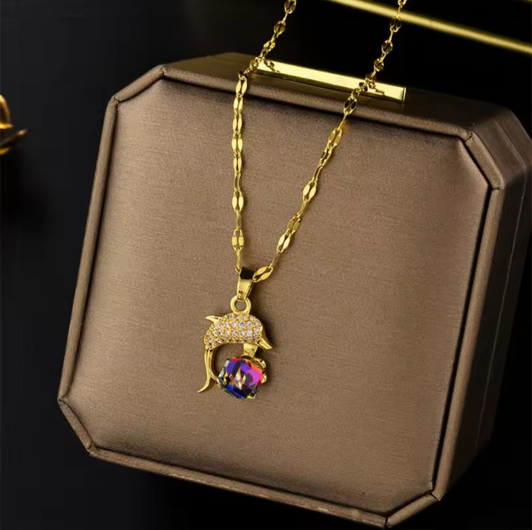 Collier Stéphanie dauphin doré avec cube