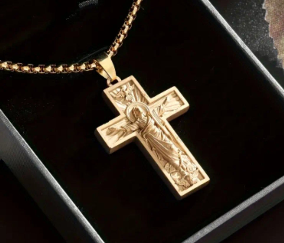 croix en relief doré Collier