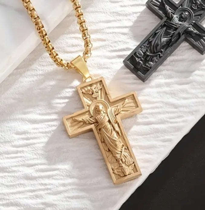 croix en relief doré Collier