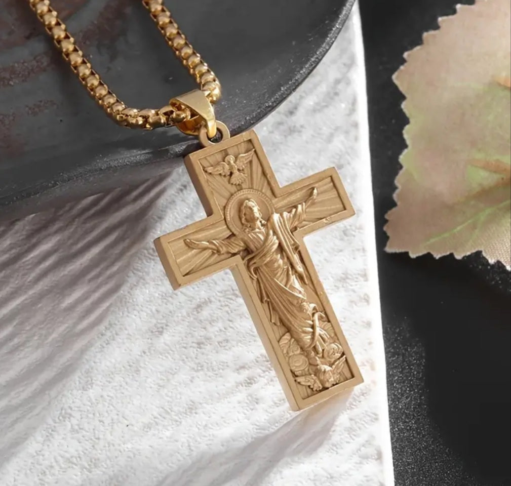 croix en relief doré Collier