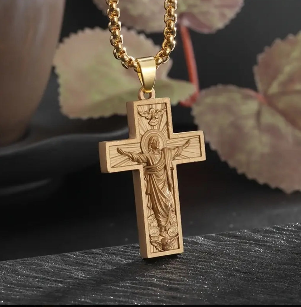 croix en relief doré Collier