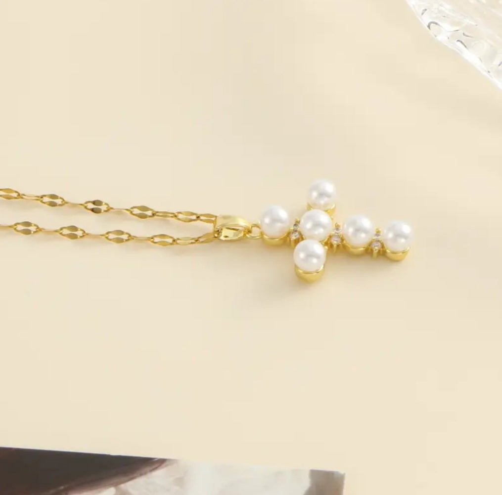 Collier croix perlé doré