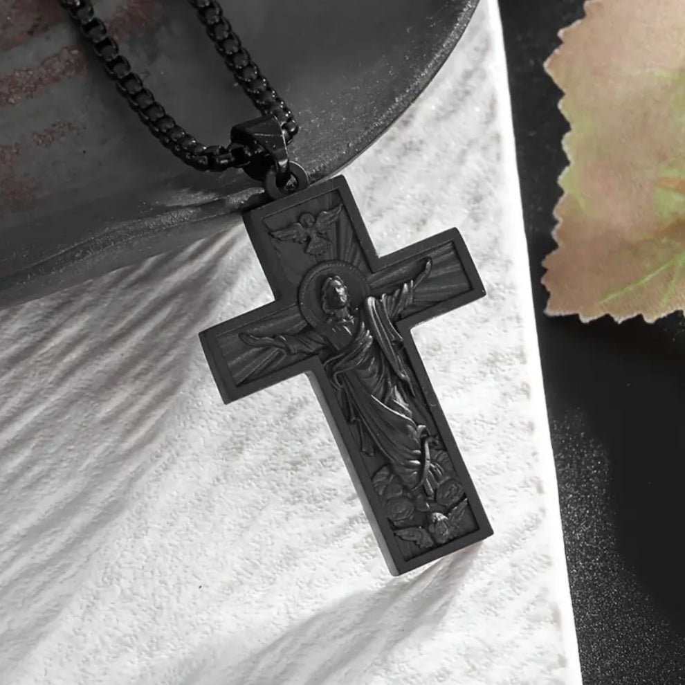 Collier croix noir en relief