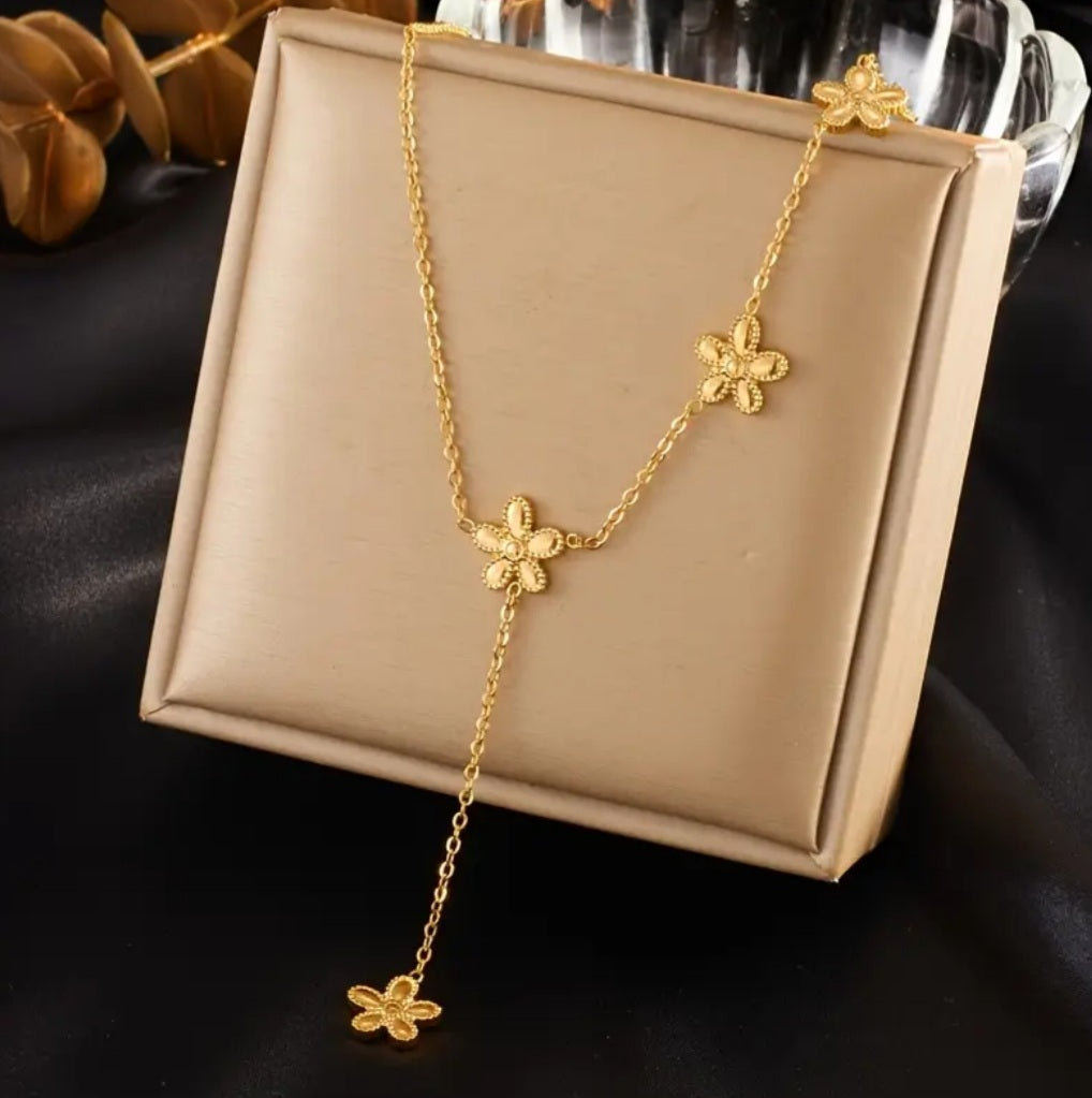 Collier Assia élégant fleur doré