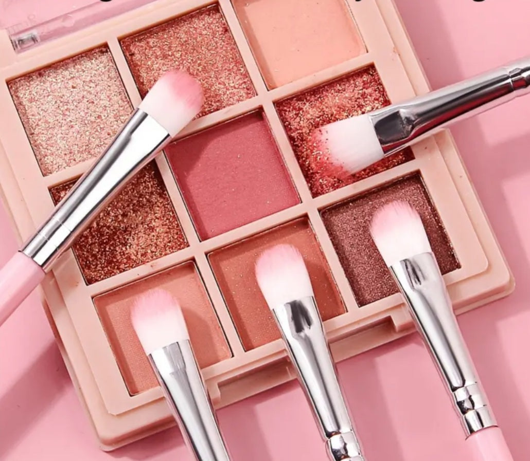 Pinceaux de maquillage rose
