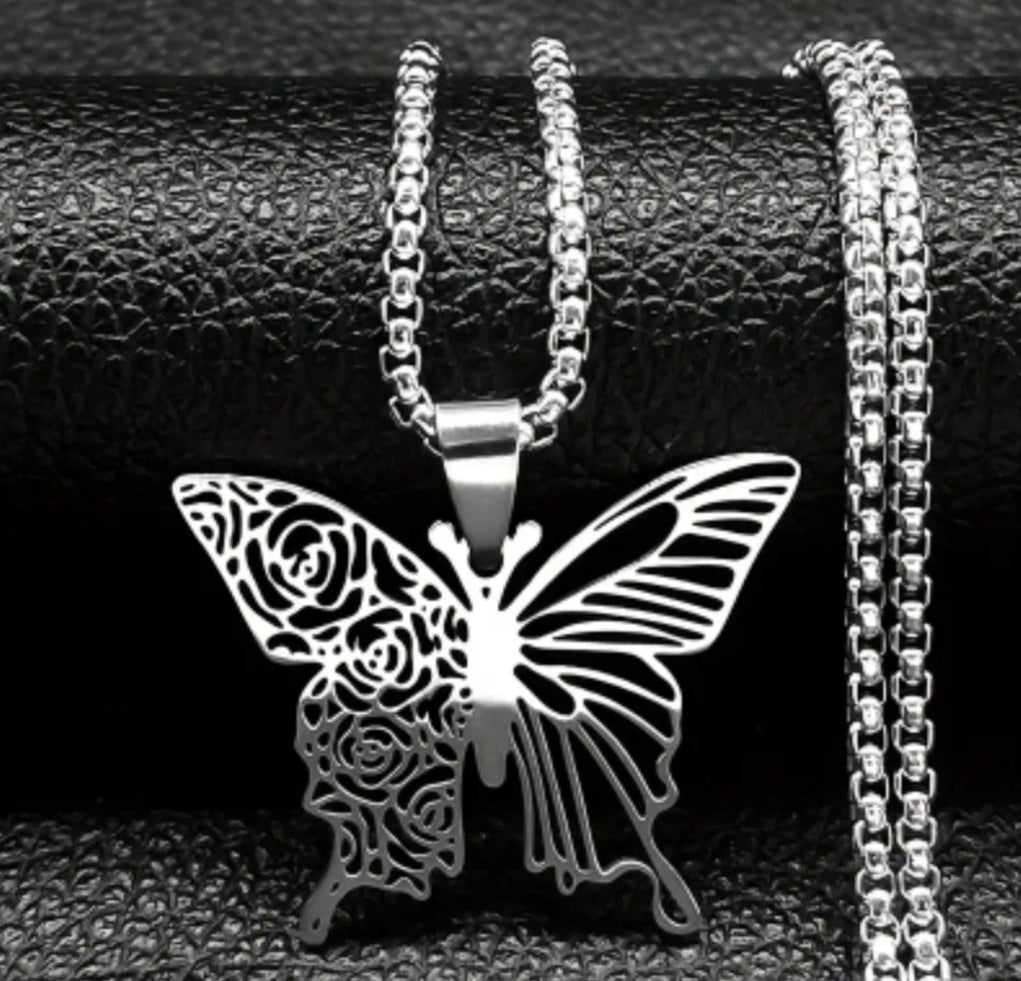 Collier papillon argenté