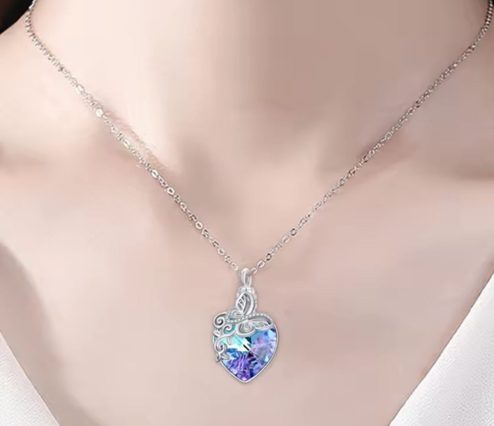 Collier Audrey coeur papillon