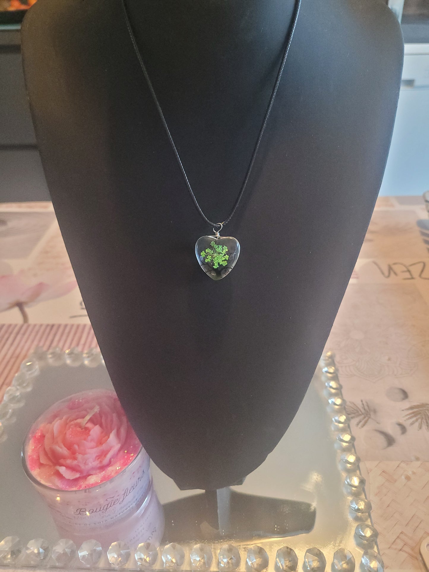 Collier coeur verre fleur vert