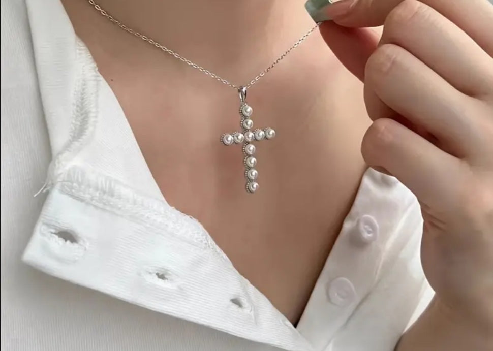 Collier croix perle