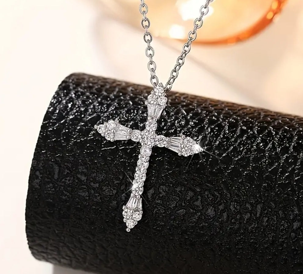 Croix Noé en strass argenté