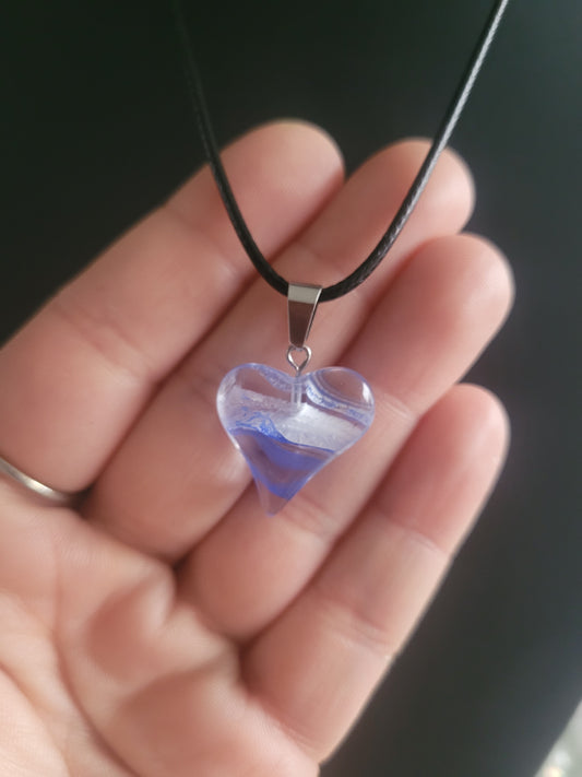 Collier en verre cœur bleu