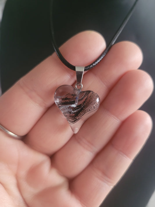 Collier en verre cœur noir