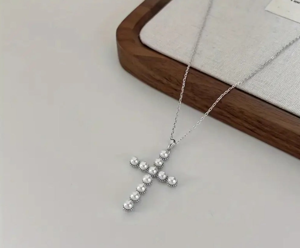 Collier croix perle